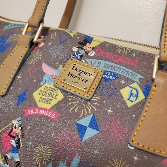 EUC Disney Dooney & Bourke Disneyland Marathon Weekend 2015 Tote, Authentic - Picture 16 of 16